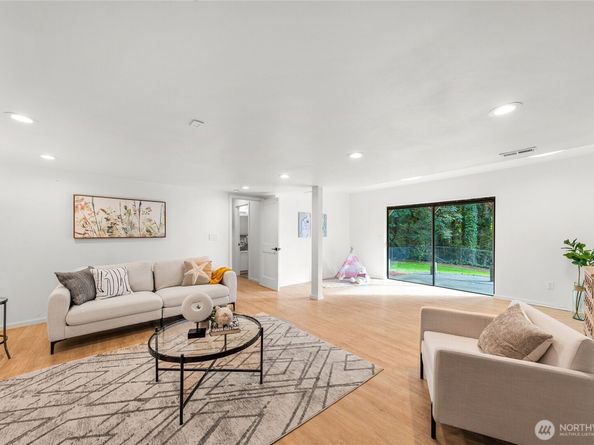 17429 NE 10th Street, Bellevue WA 98008