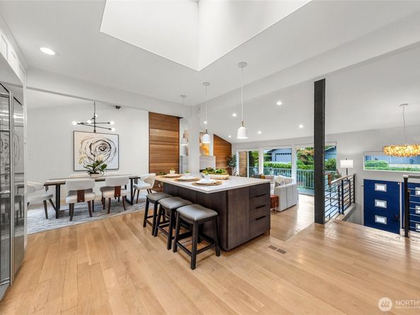 17429 NE 10th Street, Bellevue WA 98008