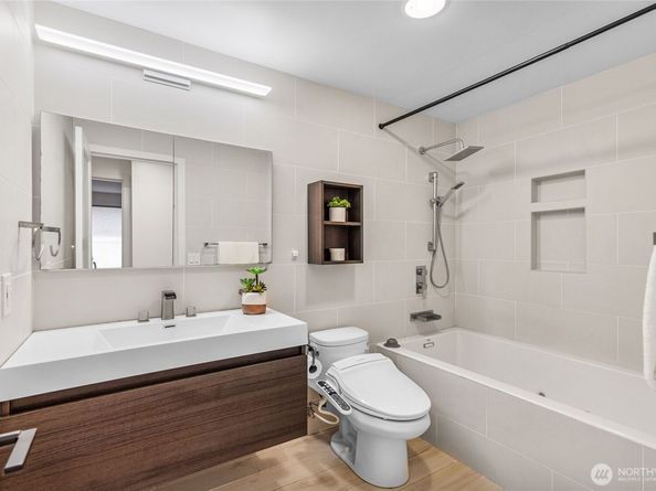 17429 NE 10th Street, Bellevue WA 98008