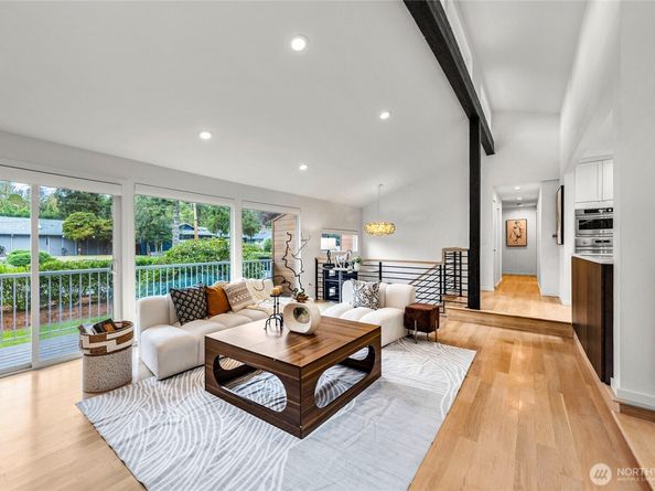 17429 NE 10th Street, Bellevue WA 98008