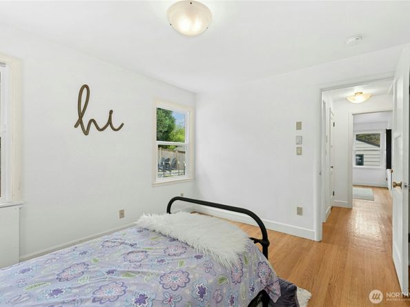 3615 41st Avenue W, Seattle WA 98199