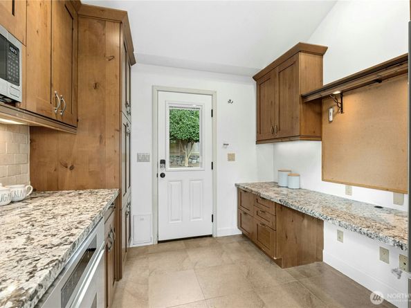 3615 41st Avenue W, Seattle WA 98199