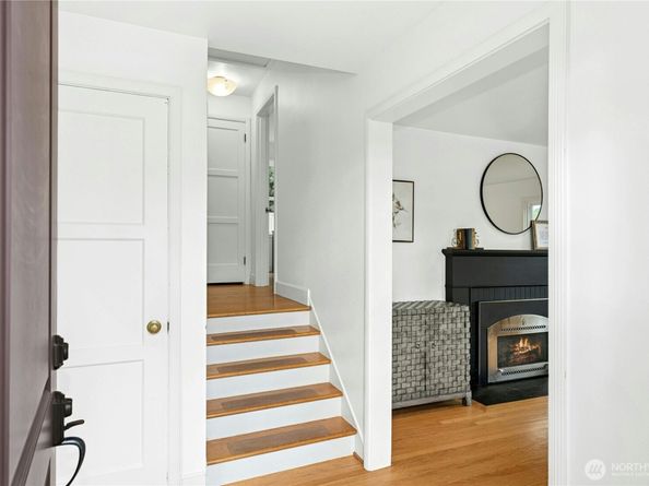 3615 41st Avenue W, Seattle WA 98199