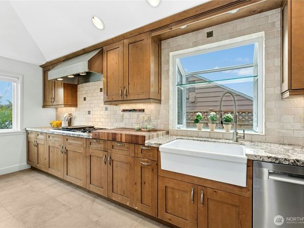 3615 41st Avenue W, Seattle WA 98199
