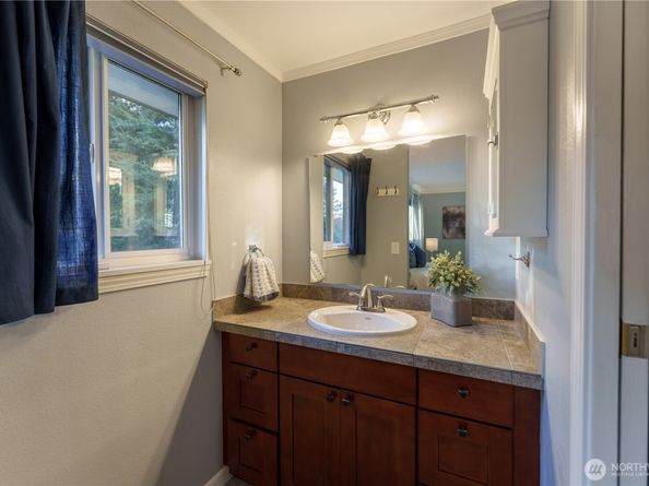 1647 N 130th Street, Seattle WA 98133