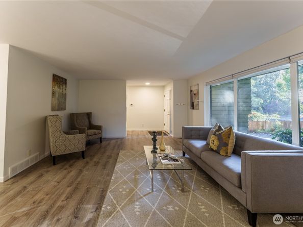 1647 N 130th Street, Seattle WA 98133