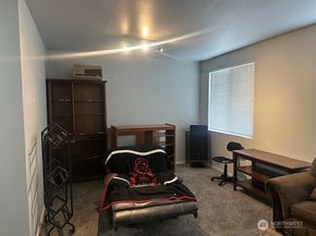 22715 43rd Avenue S, Kent WA 98032