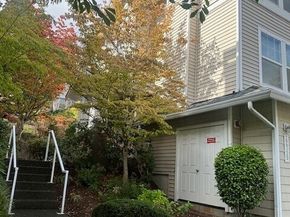 22715 43rd Avenue S, Kent WA 98032