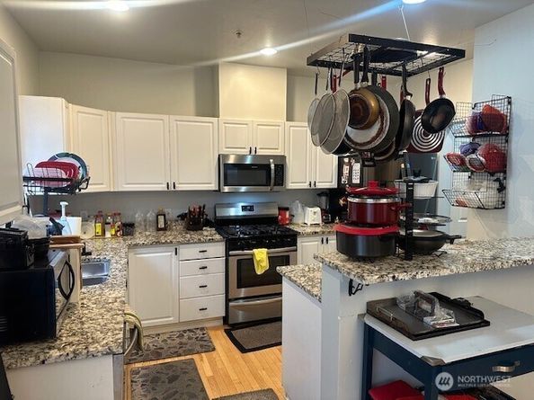 22715 43rd Avenue S, Kent WA 98032