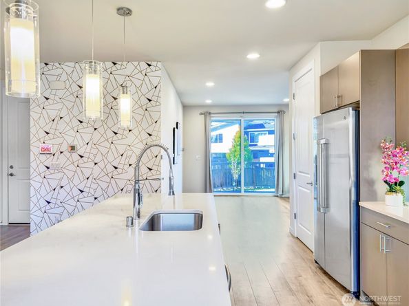 9849 6th Place SE, Seattle WA 98106