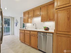 22561 SE 42nd Terrace 2211, Issaquah WA 98029