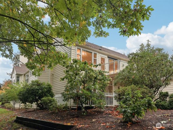 22561 SE 42nd Terrace 2211, Issaquah WA 98029