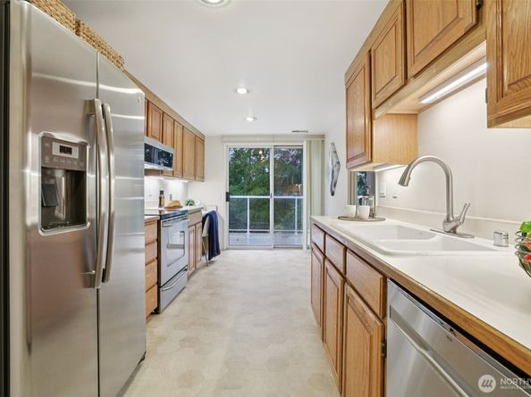 22561 SE 42nd Terrace 2211, Issaquah WA 98029