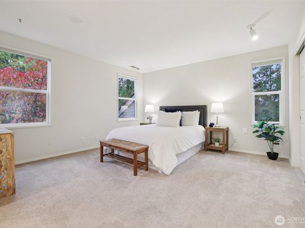 22561 SE 42nd Terrace 2211, Issaquah WA 98029