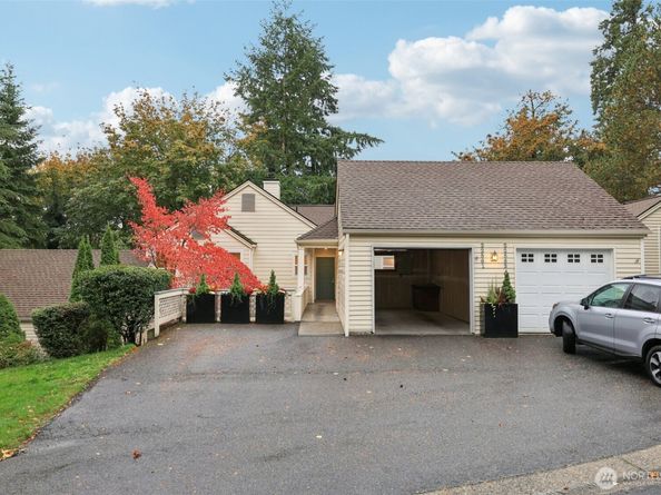 22561 SE 42nd Terrace 2211, Issaquah WA 98029