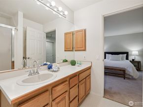 22561 SE 42nd Terrace 2211, Issaquah WA 98029