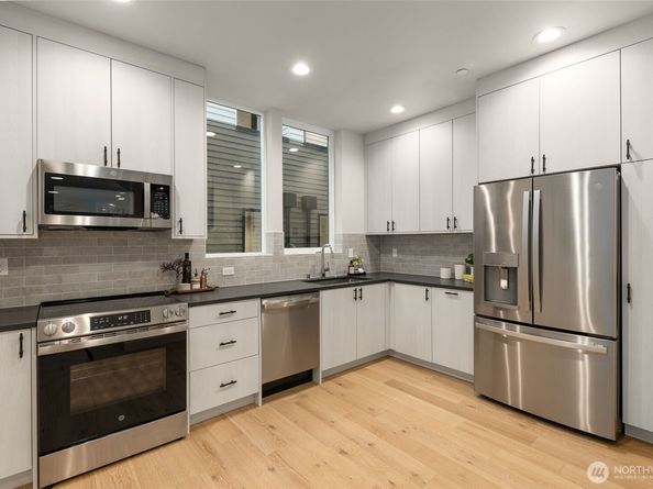 1108 C 34th Avenue, Seattle WA 98122