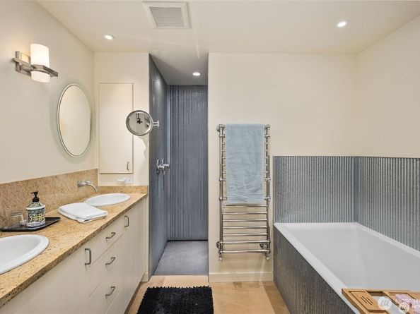 4712 SW Brace Point Drive, Seattle WA 98136