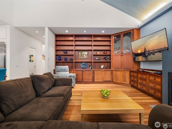 4712 SW Brace Point Drive, Seattle WA 98136