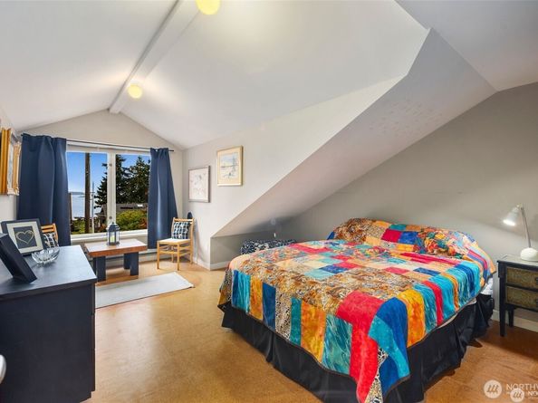 4712 SW Brace Point Drive, Seattle WA 98136