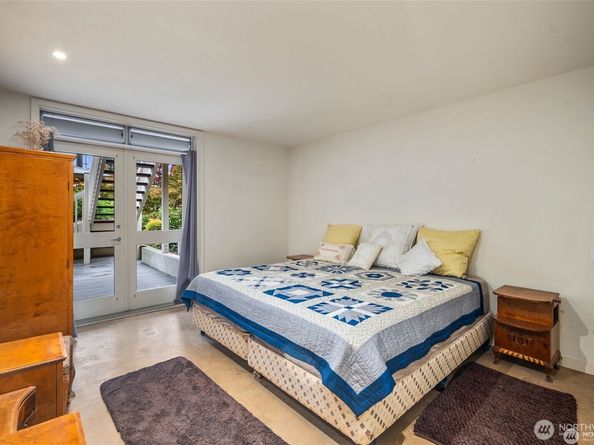 4712 SW Brace Point Drive, Seattle WA 98136