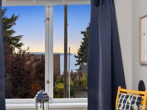 4712 SW Brace Point Drive, Seattle WA 98136