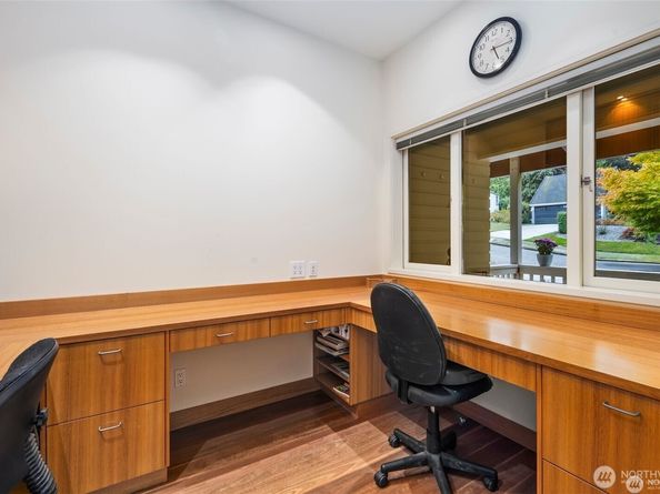 4712 SW Brace Point Drive, Seattle WA 98136