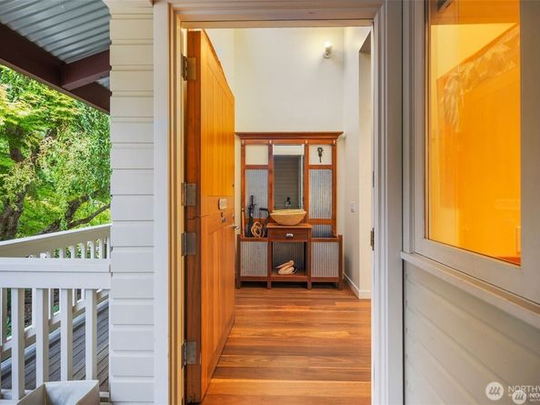 4712 SW Brace Point Drive, Seattle WA 98136