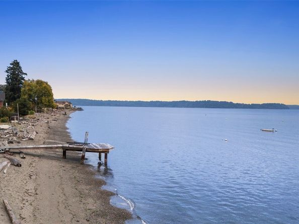4712 SW Brace Point Drive, Seattle WA 98136