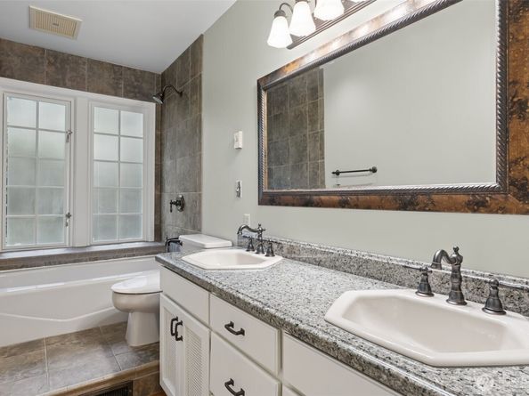 16905 35th Avenue SW, Burien WA 98166