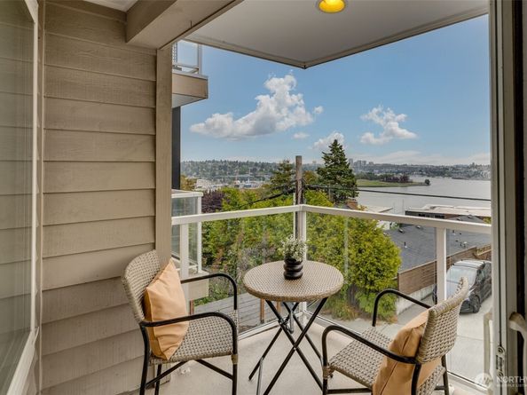 2432 Dexter Avenue N 201, Seattle WA 98109