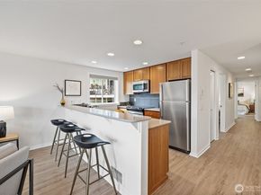 2432 Dexter Avenue N 201, Seattle WA 98109