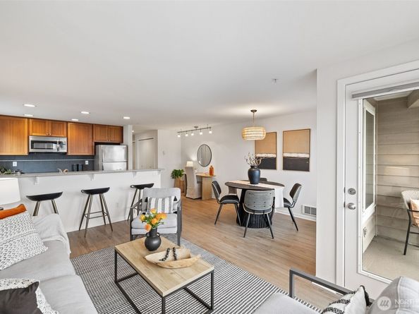 2432 Dexter Avenue N 201, Seattle WA 98109
