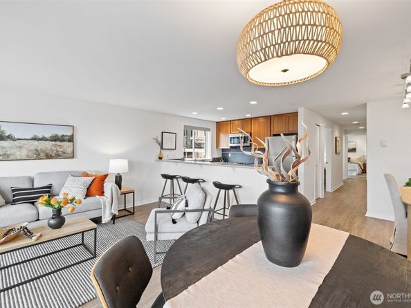 2432 Dexter Avenue N 201, Seattle WA 98109