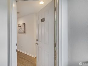 2432 Dexter Avenue N 201, Seattle WA 98109