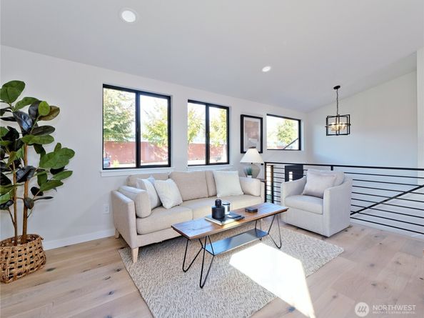 7716 32nd Avenue SW, Seattle WA 98126