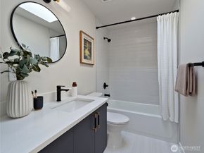 7716 32nd Avenue SW, Seattle WA 98126