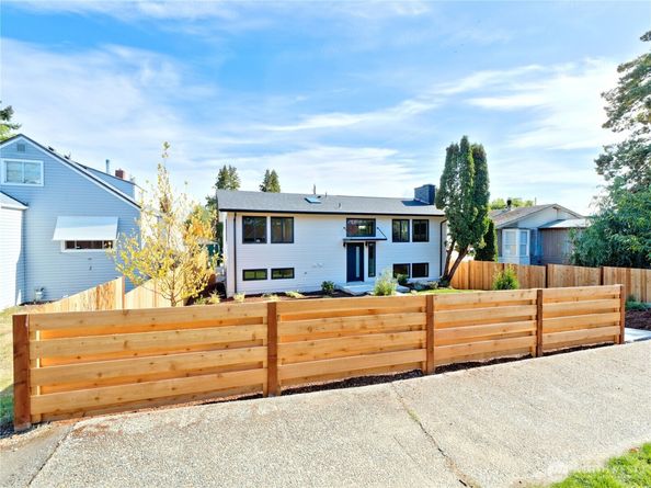 7716 32nd Avenue SW, Seattle WA 98126
