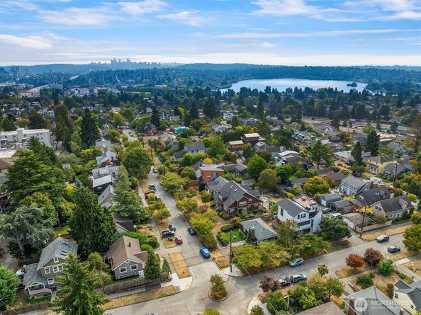 8266 4th Avenue NE, Seattle WA 98115