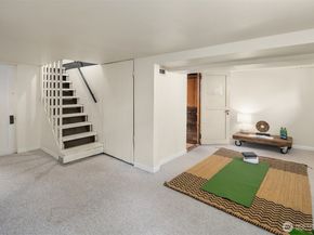 8266 4th Avenue NE, Seattle WA 98115
