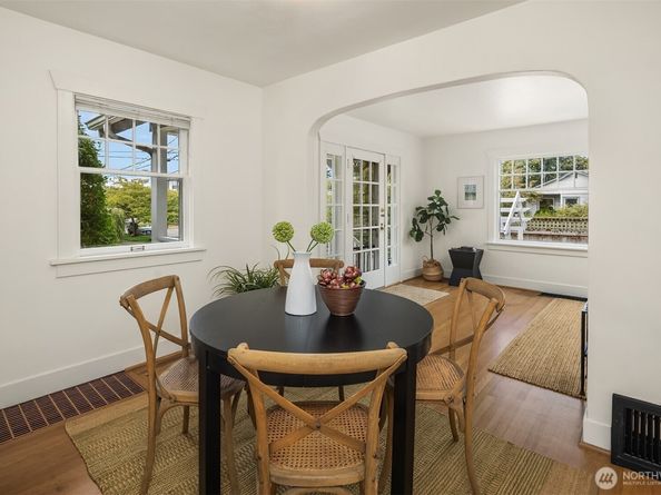 8266 4th Avenue NE, Seattle WA 98115