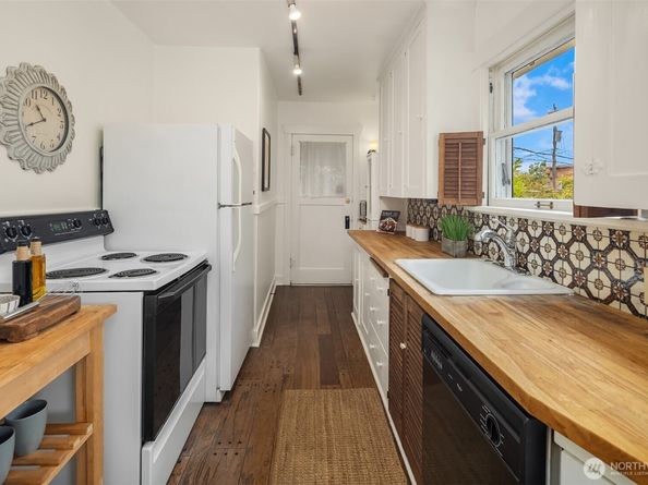 8266 4th Avenue NE, Seattle WA 98115