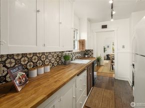 8266 4th Avenue NE, Seattle WA 98115