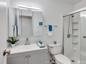 14132 74th Place NE 16D, Kirkland WA 98034