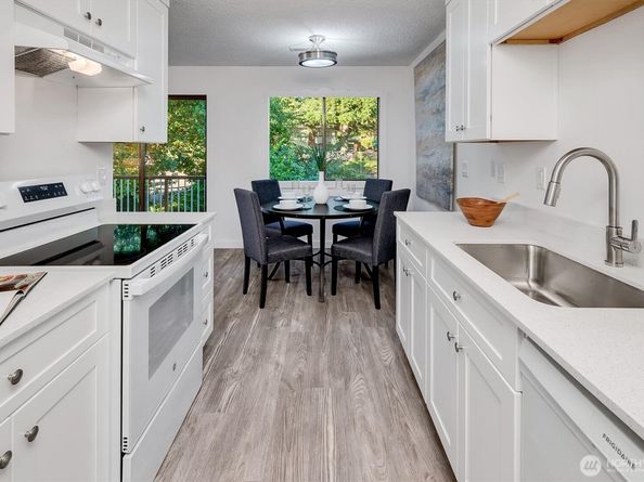 14132 74th Place NE 16D, Kirkland WA 98034