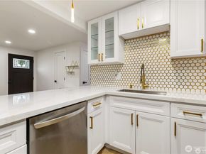 5506 216 Street SW, Mountlake Terrace WA 98043