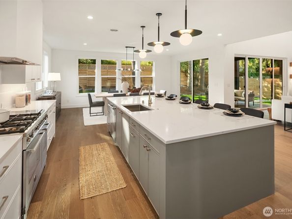 2643 106th Avenue NE, Bellevue WA 98004