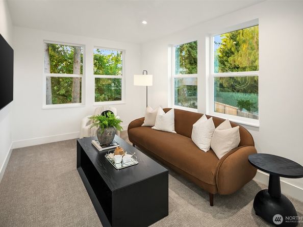 2643 106th Avenue NE, Bellevue WA 98004