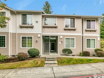 3012 SE 8th Place