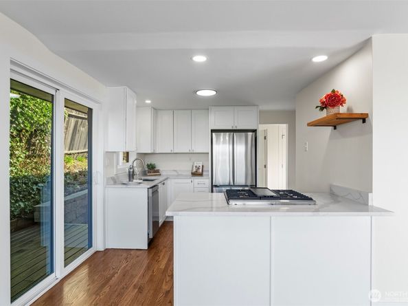 2220 14th Avenue W, Seattle WA 98119